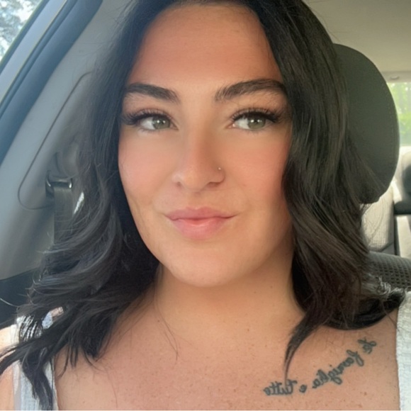 Meet your Posher, Marissa - Picture 2 of 2